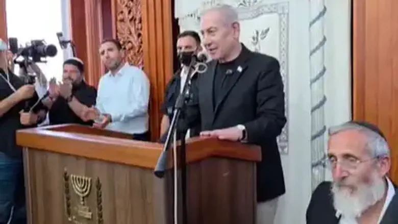 צילום: גדליה פנדל Биньямин Нетаньяху: «Завтра у тебя день рождения!»