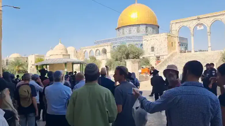 no credit Watch: “Lecha Dodi" sung on the Temple Mount