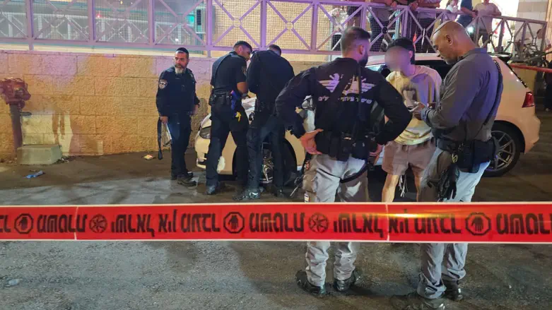 Räuber in Jerusalem zückt Messer am Geldautomaten, Opfer zieht Pistole