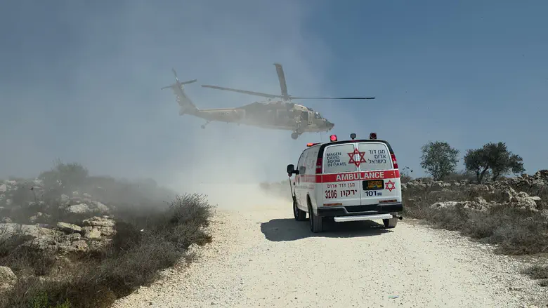צילום: דוברות מד"א פצוע בינוני-קשה בפיגוע דקירה בשומרון