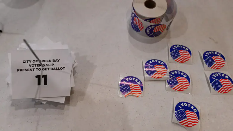 Joshua Lott/The Washington Post via Getty Images Poll: Two-thirds of Jewish voters back Democrats