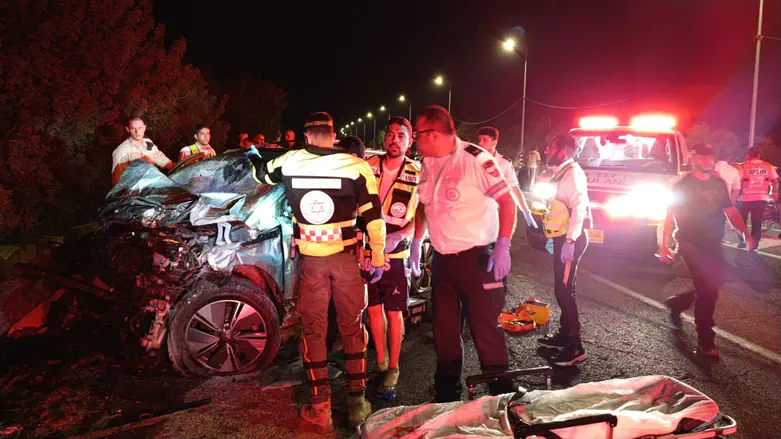 צילום: דוברות מד"א הרוג ופצועה קשה בתאונה סמוך לרכסים