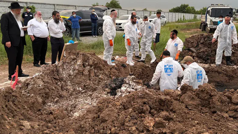 Chabad spokesman 4 Jewish graves relocated from cemetery