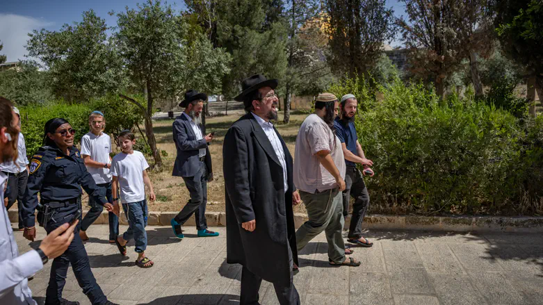 הרב אריה ליפו תקע בשופר בהר הבית, הורחק וזומן לשימוע במשטרה | ראיון