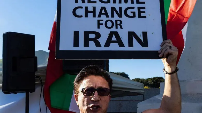 Erfan Fard Trump must decide -- deal or regime change