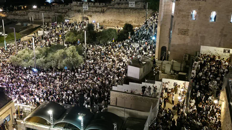 Last Selichot prayers held at the Western Wall