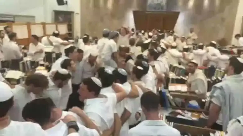 צפו: שירת „לשנה הבאה” בישיבת עכו