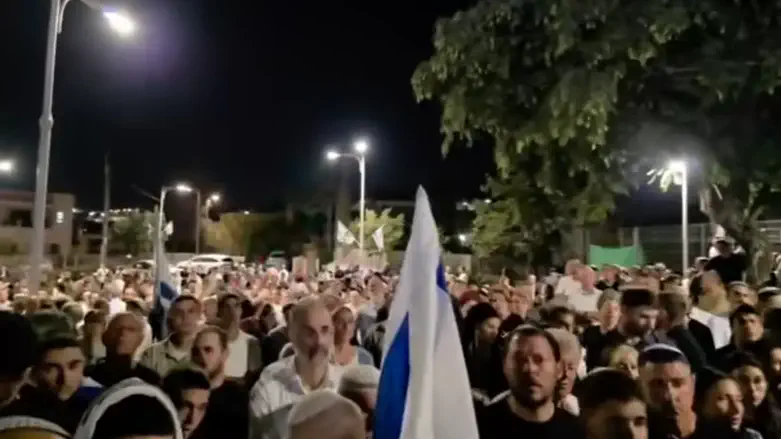 Watch: Heartfelt song at Netanel Shakron's funeral