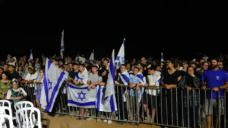 Chaim Snau Netanel Shakron laid to rest after deadly Binyamin terror attack