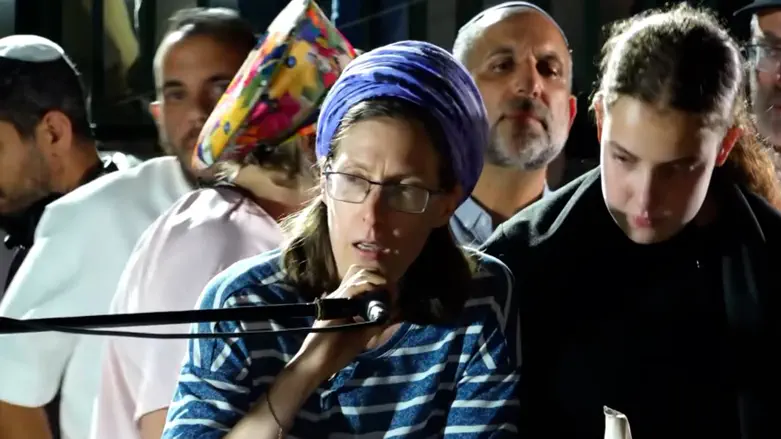 אלמנתו של נתנאל שקרון נפרדה: נלקח מאיתנו גיבור, הוא תמיד שמר על המשפחה