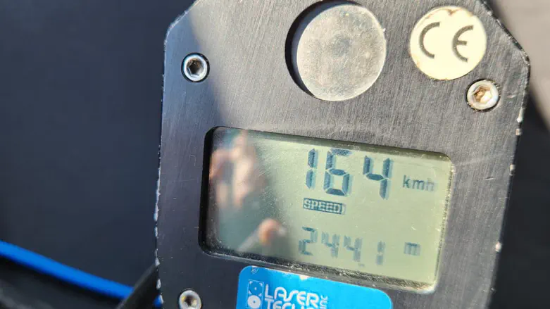 טסה על כביש במרכז חיפה במהירות 164 קמ”ש