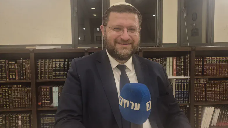 „יהודי צריך להיראות נורמלי”: השיעור שהרב טבדי לא ישכח מהרב אוירבך זצ”ל