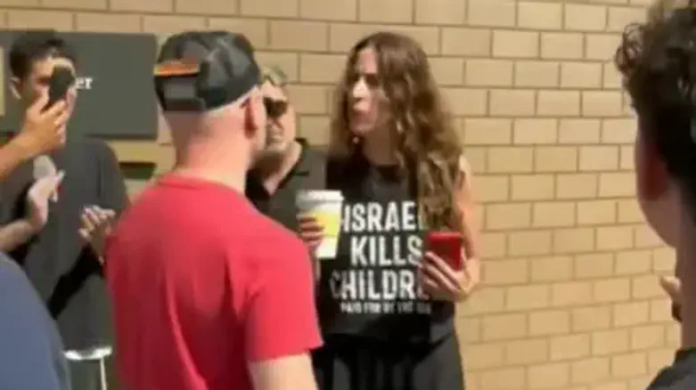 צילום מסך Футболка, спровоцировавшая протест у кошерной пекарни