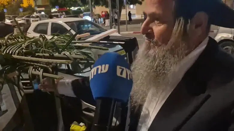 צילום: דביר עמר Рав Эльнакава построил мобильную сукку в автомобиле