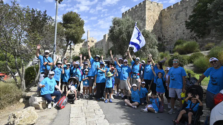 אלפי צועדים גדשו את רחובות הבירה