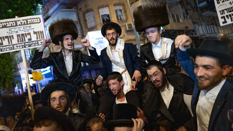 „צבא האויב”: מפגן הענק לכבוד העריקים החרדים