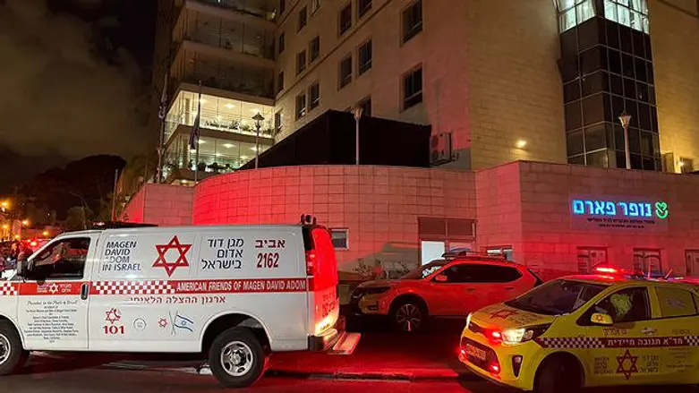 צילום: תיעוד מבצעי מד"א שריפה בבית אבות בבני ברק: 24 נפגעו