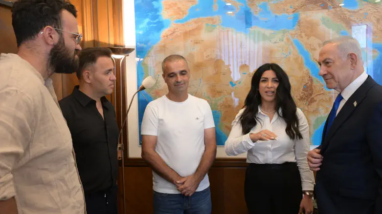נתניהו לגיבורי הטיסה מדובאי: „אתם תשיאו משואה של גבורה אזרחית”
