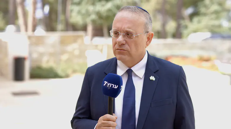 „יהודי 8 באוקטובר”: יעקב חגואל חושף את ההתעוררות בארה”ב