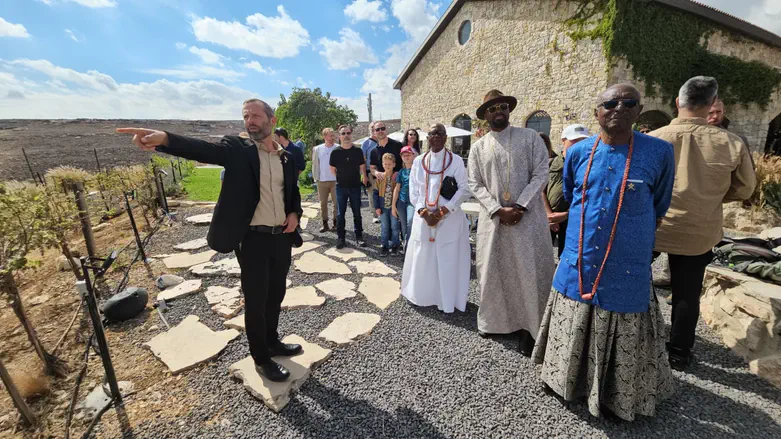 Royal visit to Binyamin: King of the Warri Kingdom of Nigeria visits the Land...