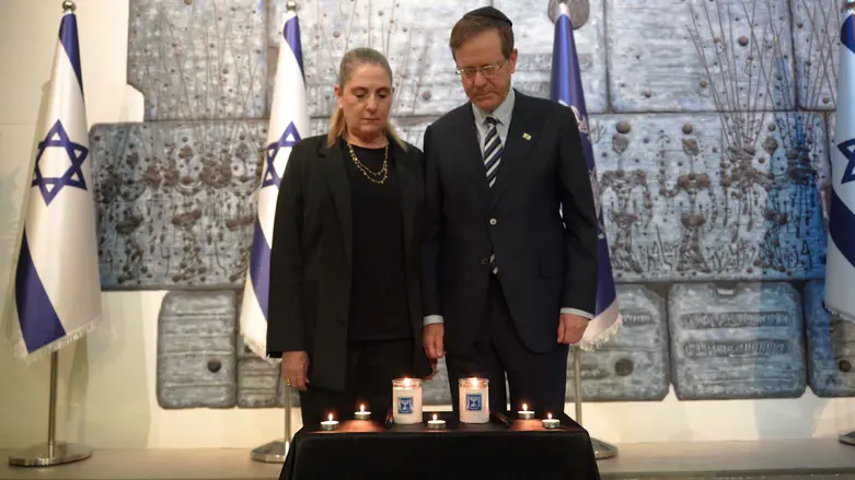 נשיא המדינה ורעייתו הדליקו נר זיכרון