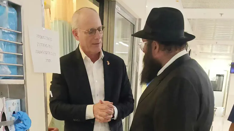 צילום: באדיבות המצלם המחווה של שליח חב"ד לשגריר לייטר