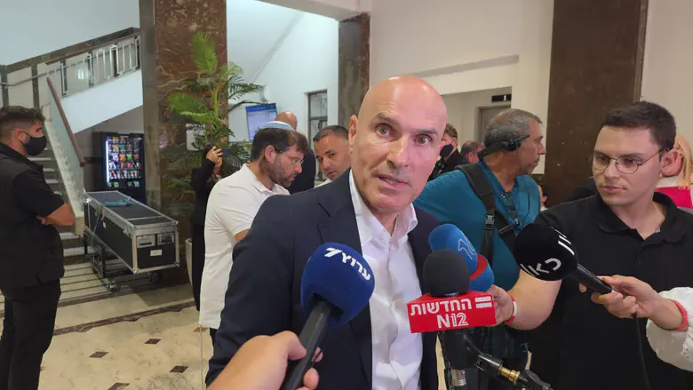 המתקפה של אפי נוה נגד אביחי מנדלבליט