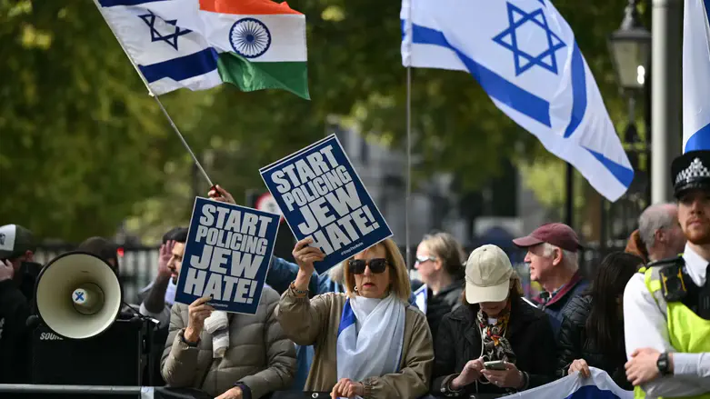 Recorded anti-Jewish hate crimes rise 10% in England and Wales