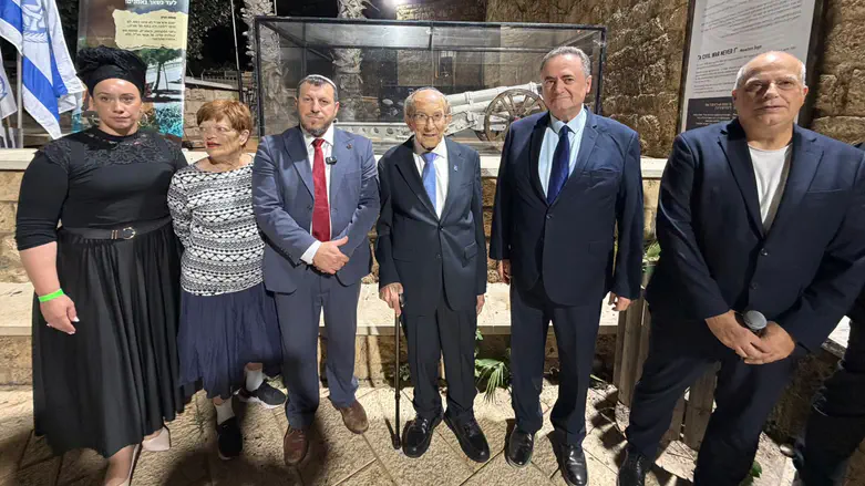 צילום: דוברות "התותח הקדוש" הועבר למוזיאון האצ"ל