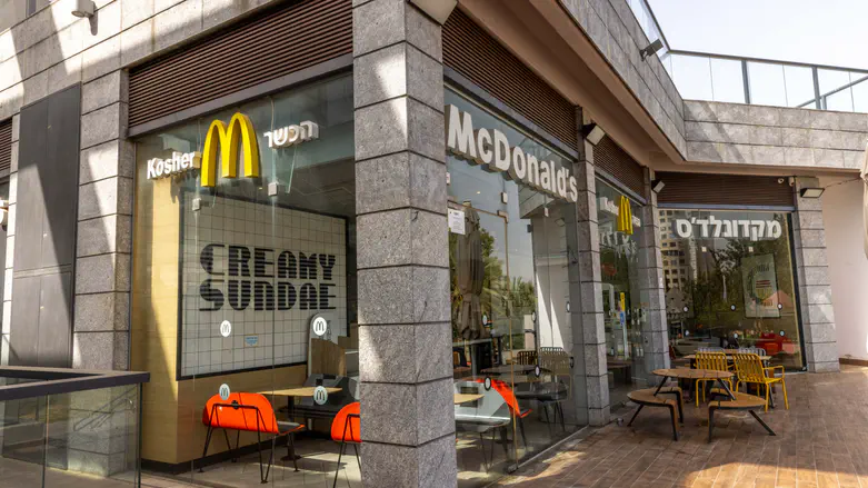 B'Tsalmo urges Wiz founder to open branches in Judea and Samaria
