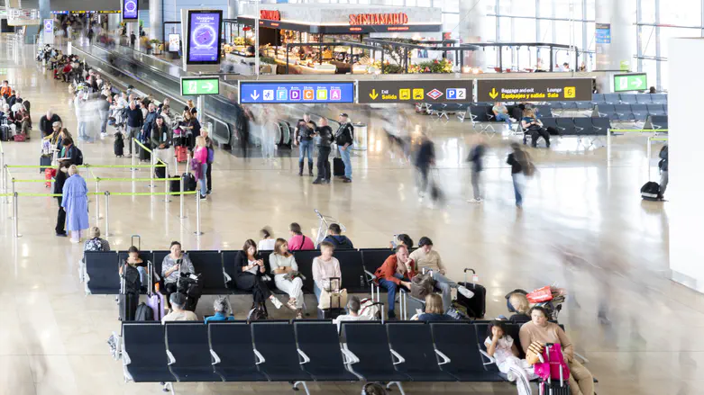 Two suspects arrested after false bomb threats at Málaga and Valencia airports