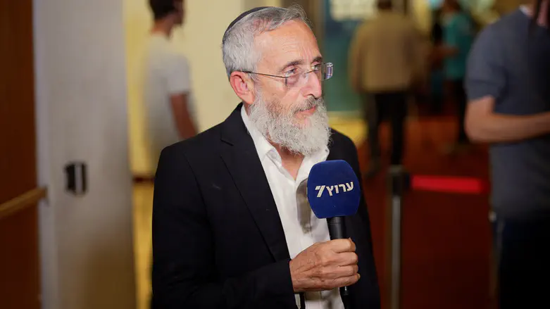 Arutz Sheva Rabbi Fendel: 'As rabbis, it is our duty to talk politics'