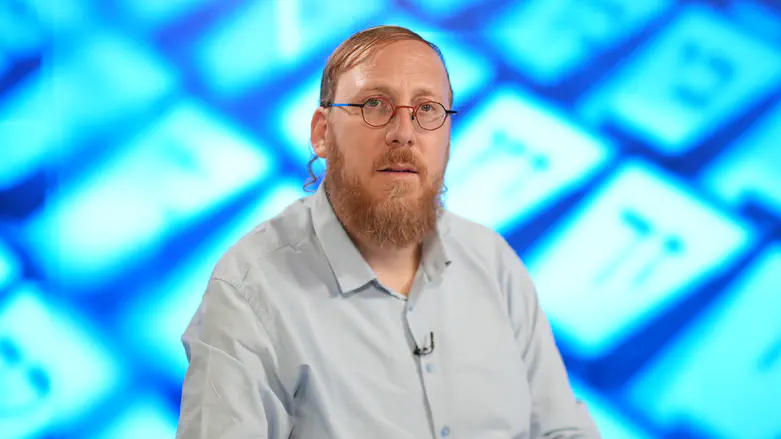 מחיר התמיכה בנתניהו? החשש של ברל’ה קרומבי: טראמפ יתערב בהרכבת הממשלה