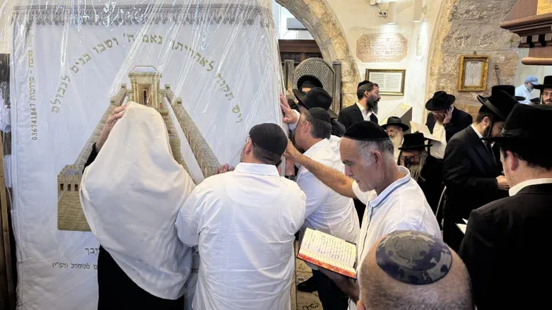 רבבות משתתפים בהילולה | „מרגישים שאמא רחל מקשיבה לך”