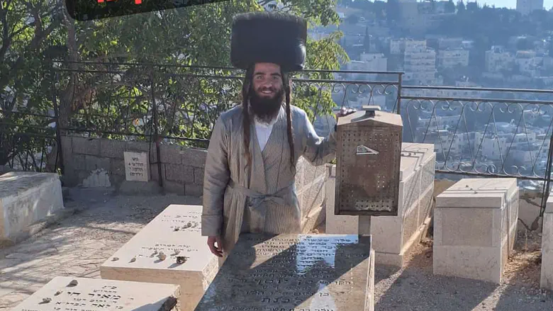 15 שנה אחרי הרצח: אברהם לבנת עלה לקבר אביו לפני חתונתו