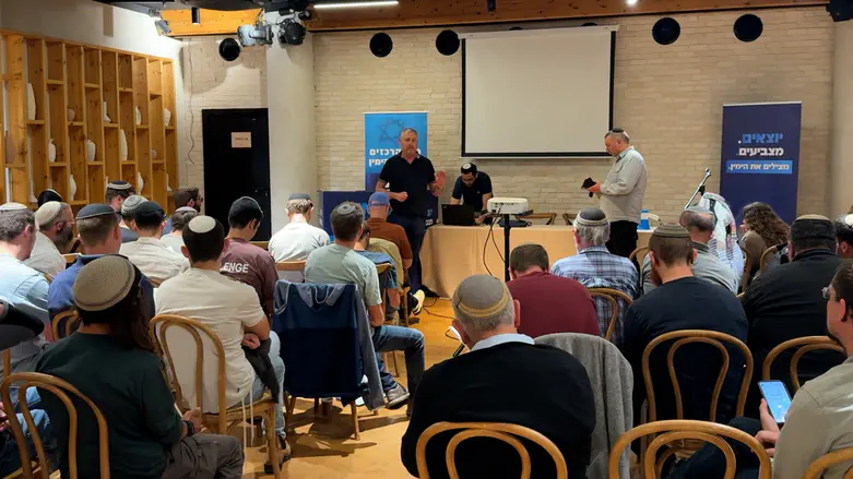 נלחמים על כל קול של מצביעי הימין