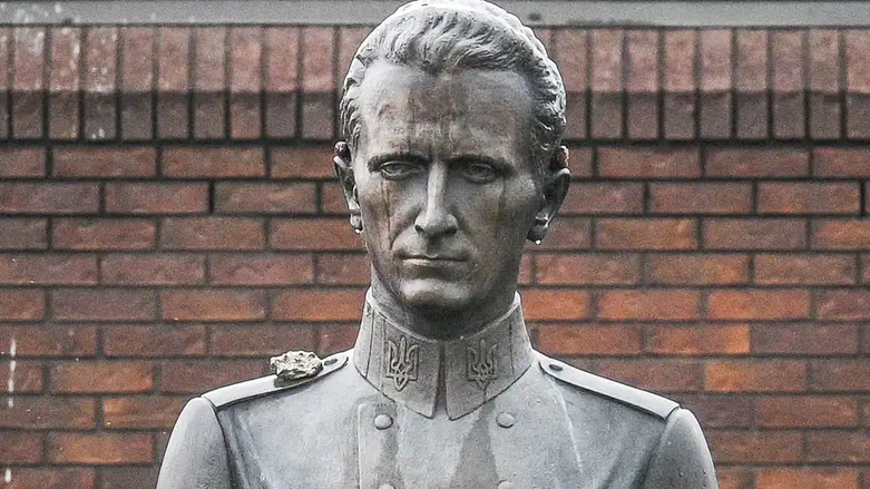 Journalist admits vandalizing Nazi collaborator monuments