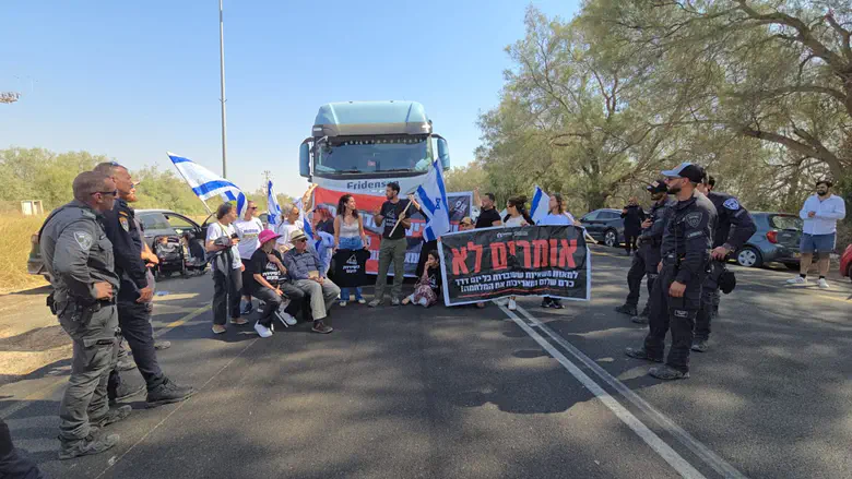 צילום: צו 9 עשרות משאיות חסומות בדרך לעזה