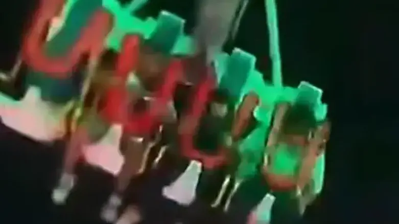 צילום מסך טרגדיה במקסיקו: בת 18 הועפה ממתקן שעשועים