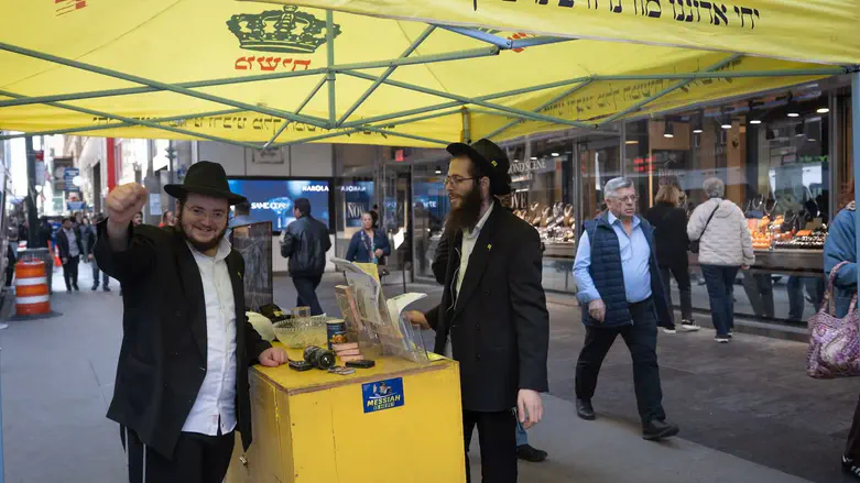 Joseph Strauss/JTA Chabad man returns to tefillin outreach day after stabbing