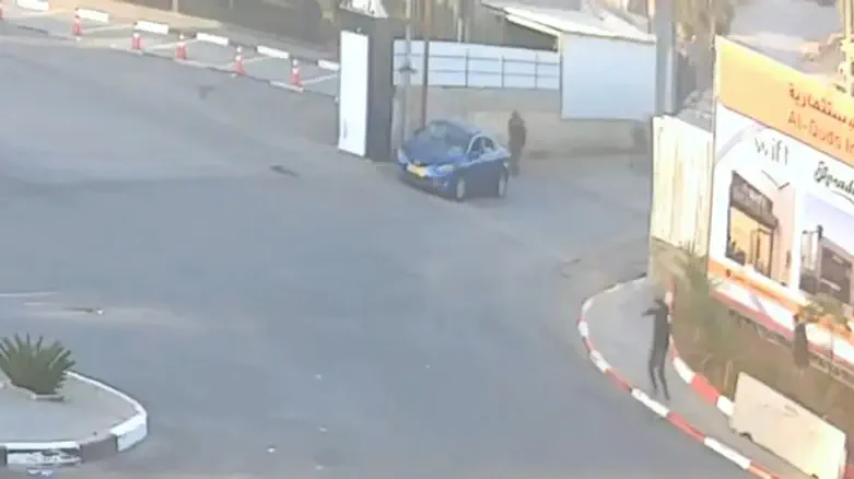 Dramatic footage: Soldiers rush terrorists and eliminate them