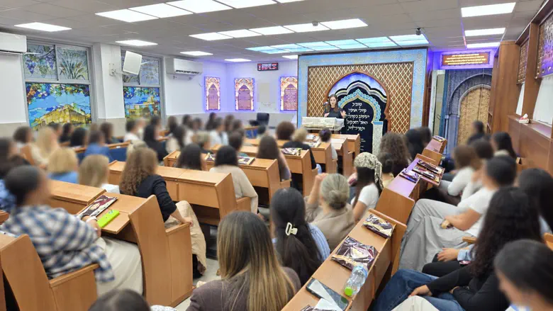 צילום: יד לאחים מנסים לעצור את ההתבוללות לפני שהיא מתחילה