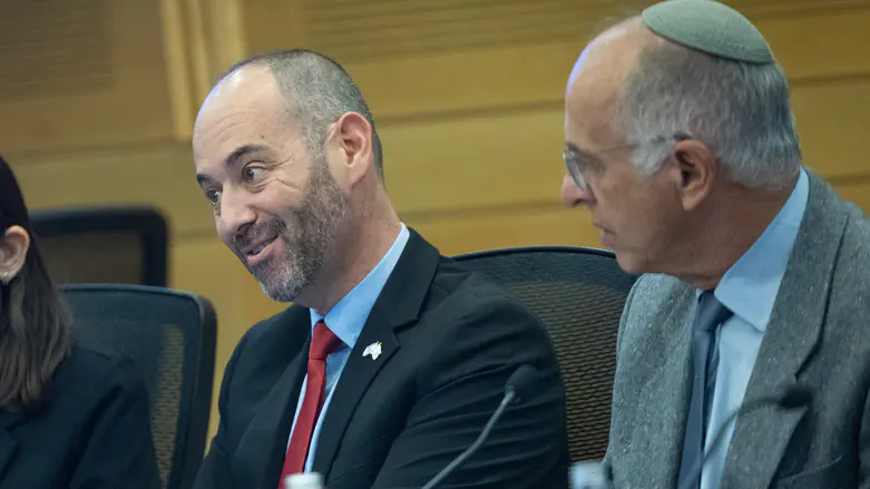 צילום: Yonatan Sindel/Flash90 ועדת הבחירות דוחה את הטענות לזיופים