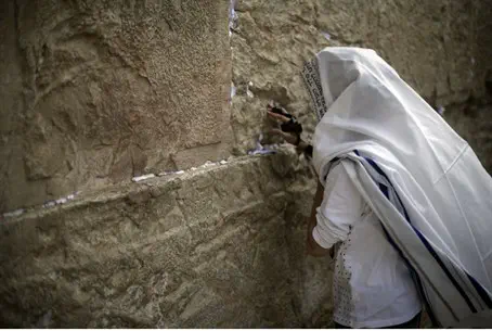 Israel news photo: Uri Lenz/Flash 90 Rabbi Ariel: Don’t Go to Rabbis for Blessing – Pray