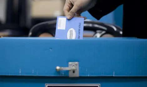 שמאל מכל כיוון       