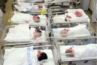 צילום: פלאש 90 "לעגן בחוק זכויות סטודנטיות יולדות"