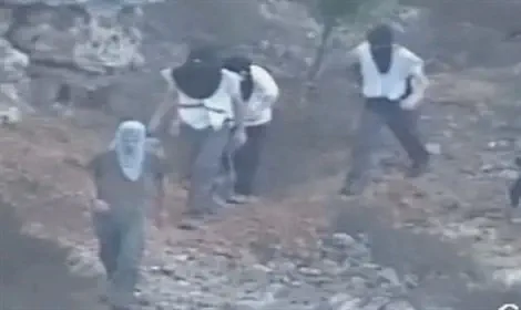 משטרת ישראל תיעוד: שורפי בית הקפה נמלטים מהזירה