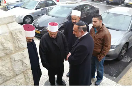 Father of Murdered Druze Officer Visits Har Nof Synagogue