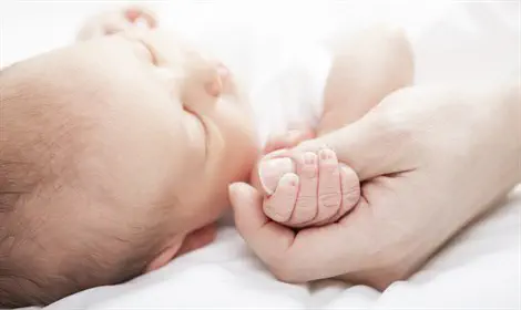 צילום: istock פעוטה איבדה הכרתה בבית המטפלת ונפטרה