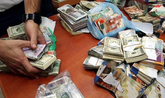 Is the central banking system on the verge of another crash?